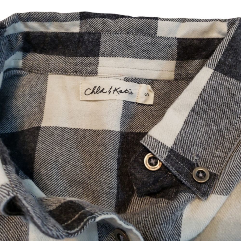 Chloe & Katie Top Size Small Long Sleeve Button Up Shirt Plaid Flannel Casual - Picture 3 of 4